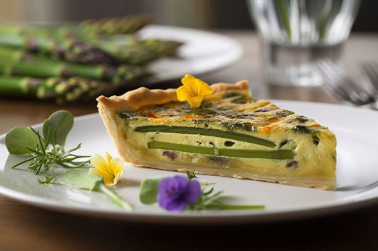Szparagi quiche z Gruyère i świeżymi ziołami