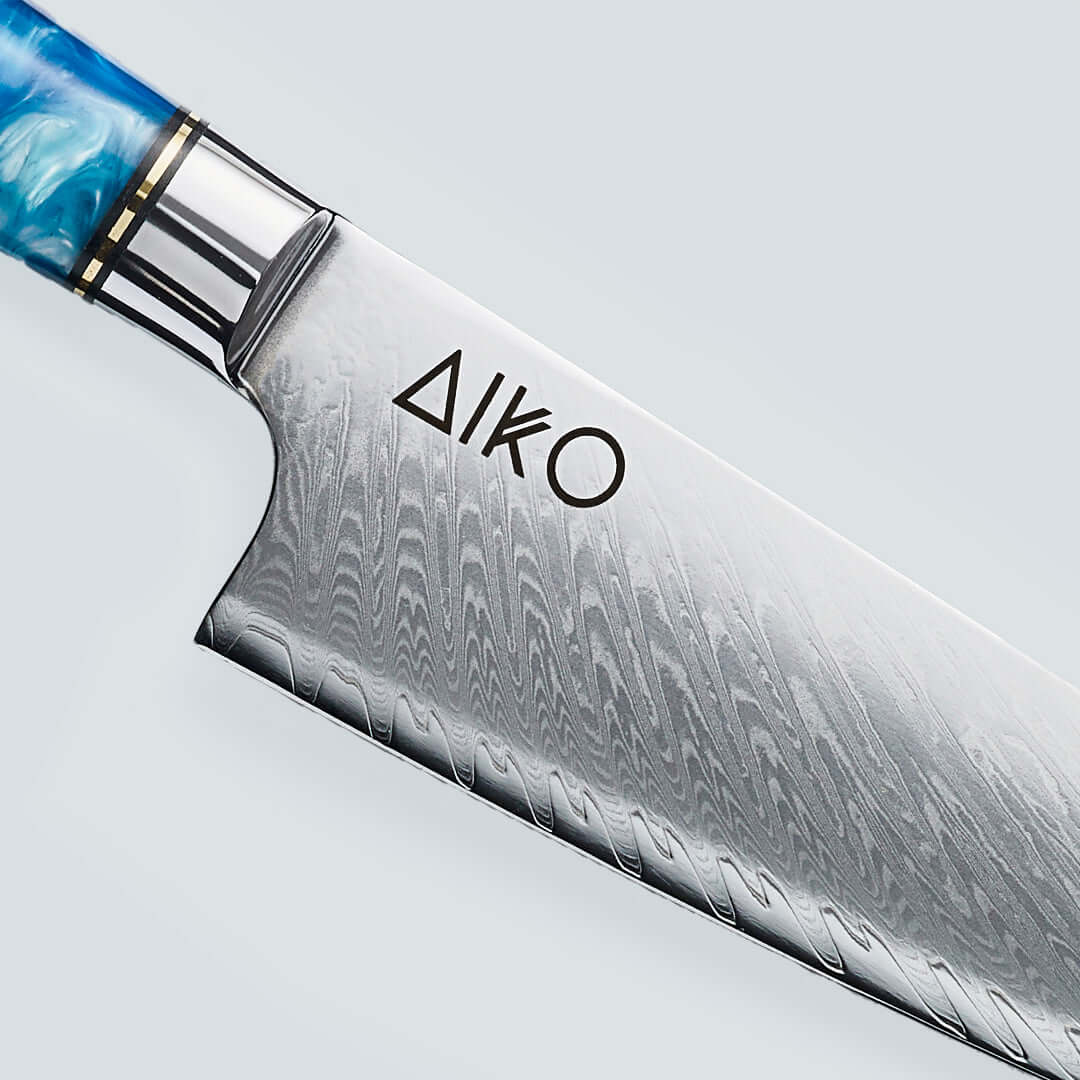 Aiko Blue (あいこ, アイコ) Stalowy nóż Damascus z kolorowym niebieskim uchwytem żywicy